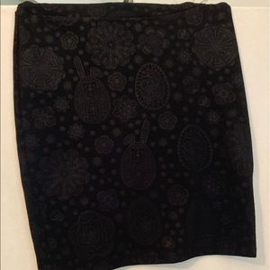 Lularoe Cassie skirt in black. Easter print.